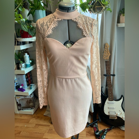 Peach lace bodycon Y2K dress - Picture 2 of 5